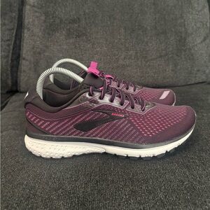 Brooks Women's Sneakers - Dark Purple and Pink